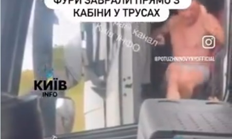 Мешки с трупами: Военкомы выволокли шофера фуры из кабины в трусах за причинное место