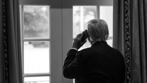 «Нефть упадет еще на $ 10 и Россия — все»: Трамп запутался в угрозах