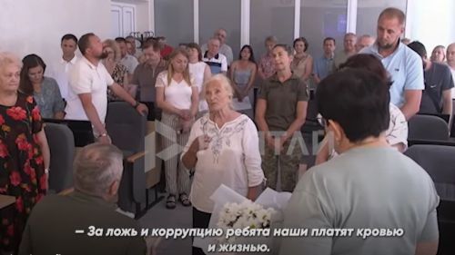 Мать погибшего украинского солдата отказалась брать награду сына