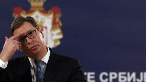 Бывший президент Сербии обратился к согражданам в футболке с оскорблениями