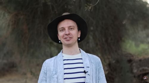 Уехавший в Израиль известный блогер признался, что «хочет жить в России»