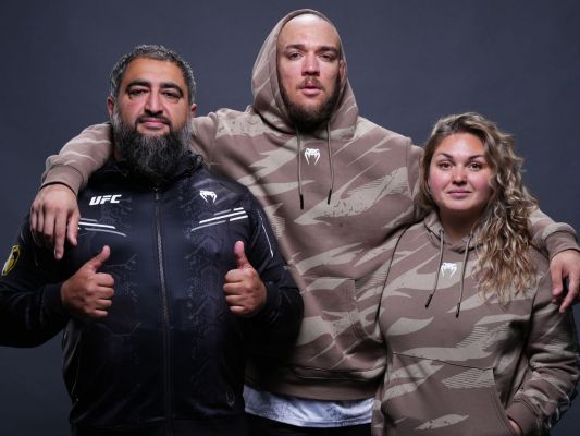 Бразильский боец UFC сразился в США под мощный трек «Матушка» и одержал впечатляющую победу!