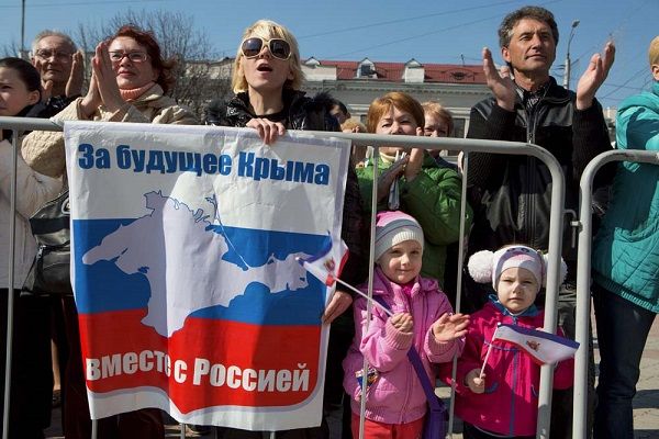 Киев рассчитывает «перехватить» Крым из «ослабевших рук России»
