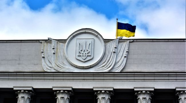 Кризис в Верховной раде — украинские депутаты сдают мандаты